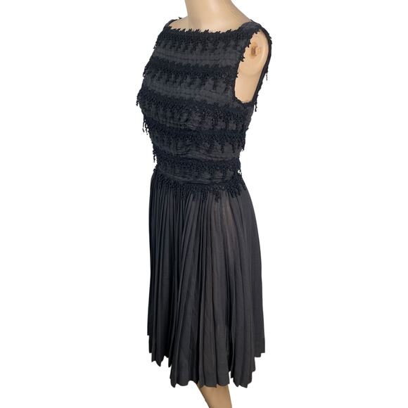 Vtg 1950s Carlye Black Pintuck Lace Pleated Fit & Flare Dress SZ XS - Picture 6 of 9